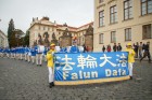 Průvod praktikujících Falun Gong a Tian Guo Marching Band v Praze (7.9.2019)