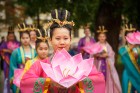 Průvod praktikujících Falun Gong a Tian Guo Marching Band v Praze (7.9.2019) - doplnění